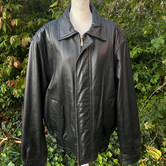 VINTAGE Black Genuine Leather Logan Fog Bomber Jacket